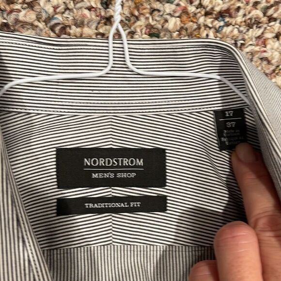 Bundle of 6 mens button down dress shirts - Picture 4 of 7